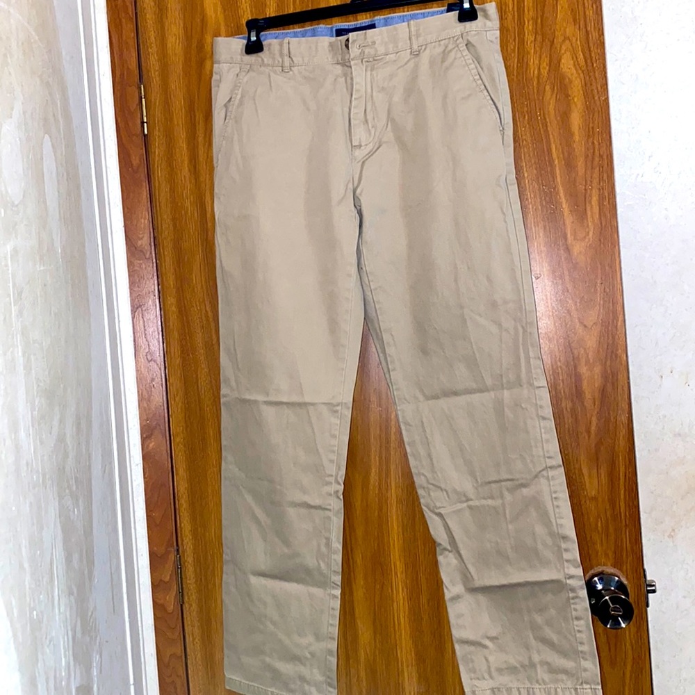 Men’s Tommy hilfiger khakis. In great conditions!